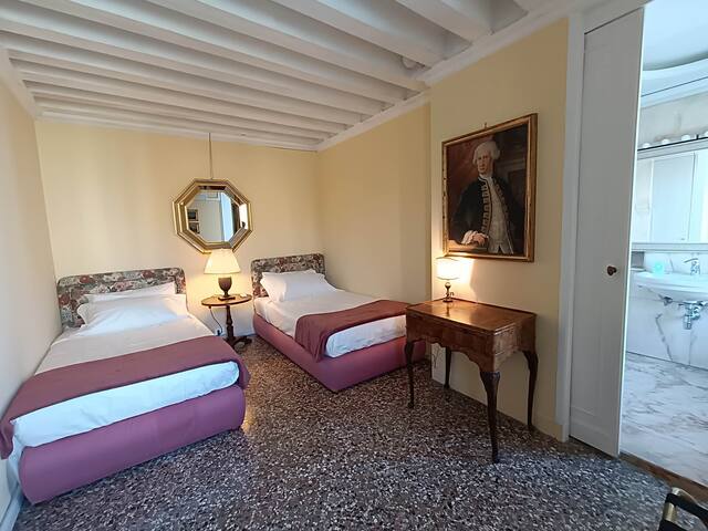 Querini Palace, fascinating view on Grand Canal gallery image 4