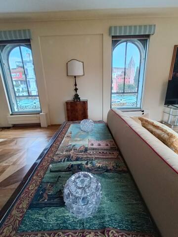 Querini Palace, fascinating view on Grand Canal gallery image 5