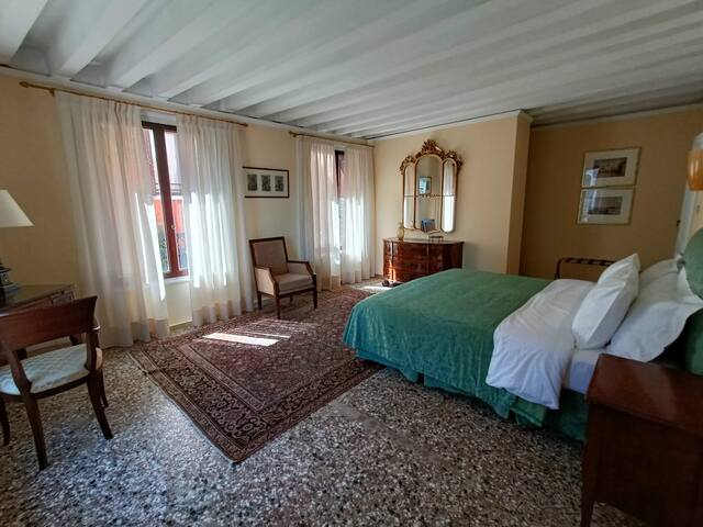 Querini Palace, fascinating view on Grand Canal gallery image 3