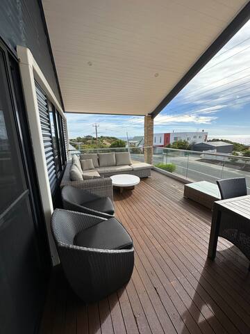 Seascape Beach House gallery image 2