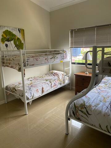 Seascape Beach House gallery image 5