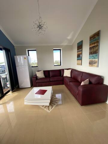 Seascape Beach House gallery image 3