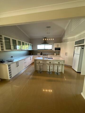 Seascape Beach House gallery image 4