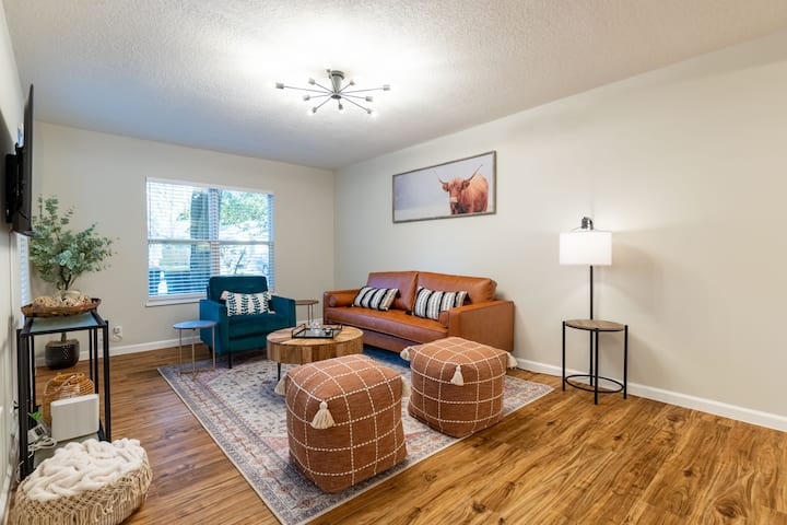 Cozy On College - Jacksonville, FL