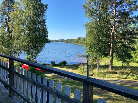 Lakefront cottage in the heart of Småland