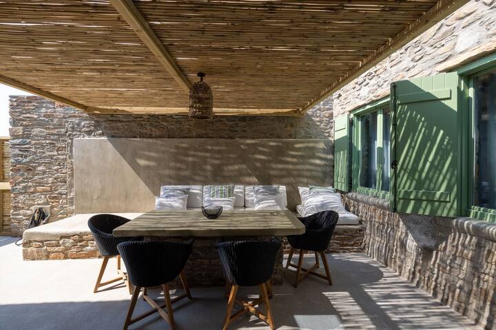 Spacious 3 BDR Luxury Villa with Infinity Pool gallery image 3