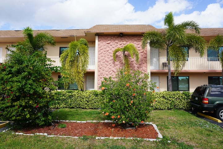2 Miles From The Beach, Studio Sleeps 2 - Hollywood, FL