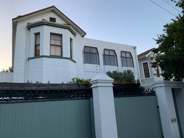 Beautiful Cape Town house gallery image 4