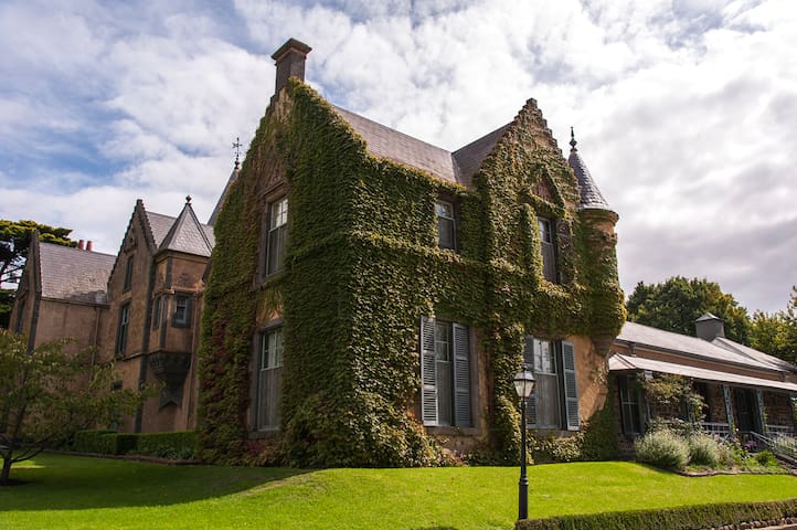 Overnewton Castle – The Stables