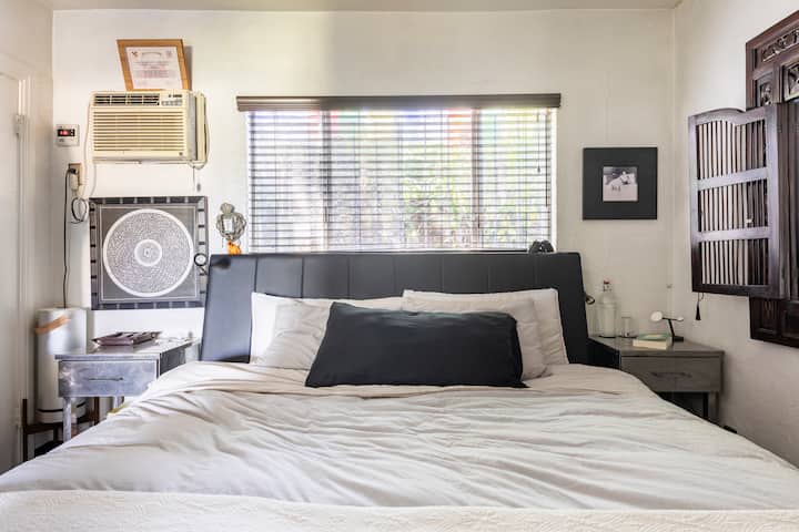 Master bedroom with a new Tempour -pedic king size matrass. 