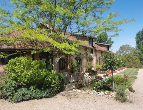 Domaine des Cerisiers* Bike path 50 m*Parking