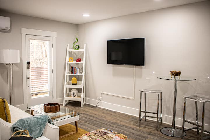 Cute Terrace Level Apartment - Brookhaven, GA