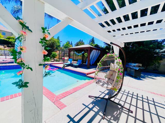 California Dream House w pool & tennis court gallery image 5