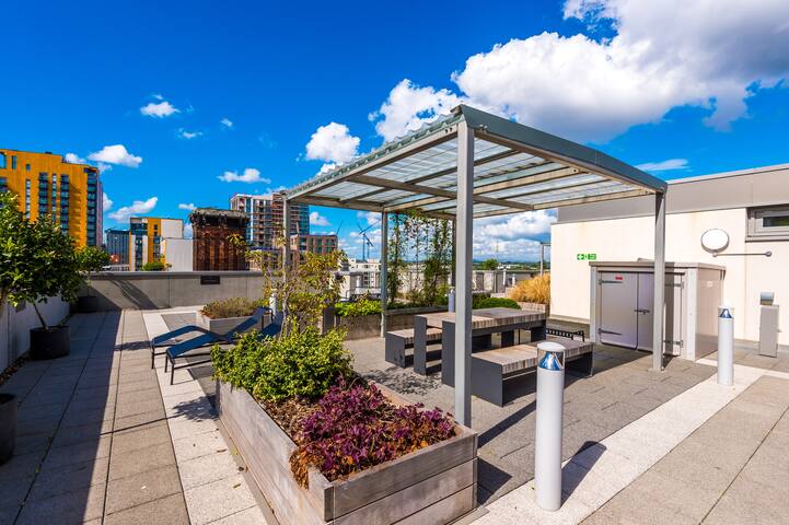 2 Double Bedroom Corner Apartment With City Views