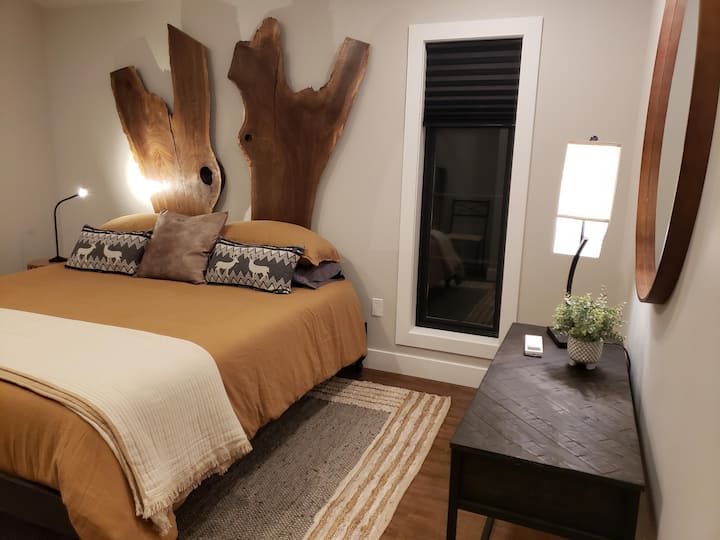 Голямо двойно легло на платформа.