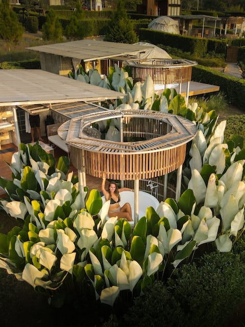 Bubble Crystal-breathtaking views of the mountains