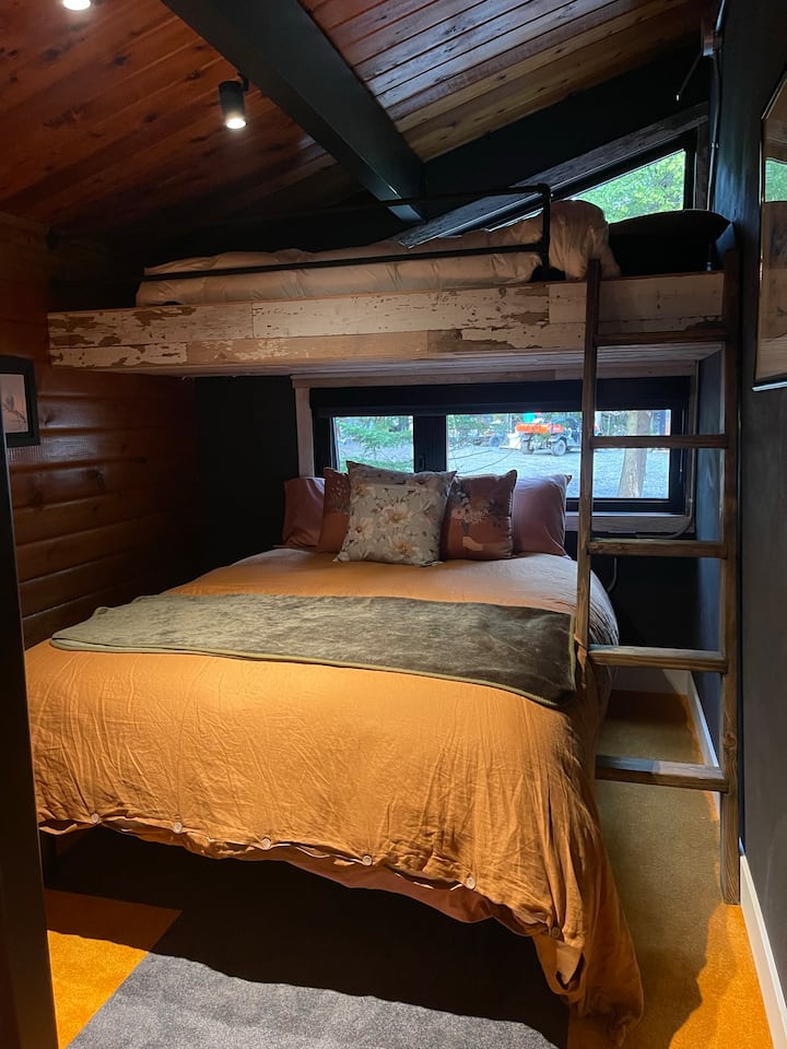 Chambre 2. Grand lit, dortoir (refuge#1 en description)