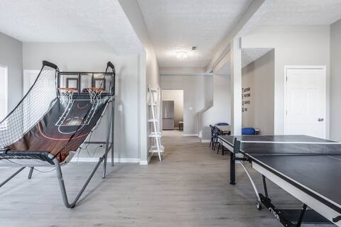 BRING THE TEAM! Grand Park, Westfield, Sleeps 30 A