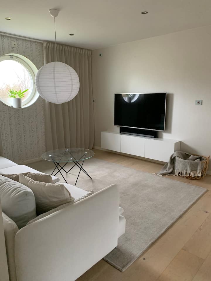 غرفة المعيشة 2 (يمكن استخدامها كغرفة نوم إضافية إذا أحضرت المراتب الهوائية الخاصة بك)