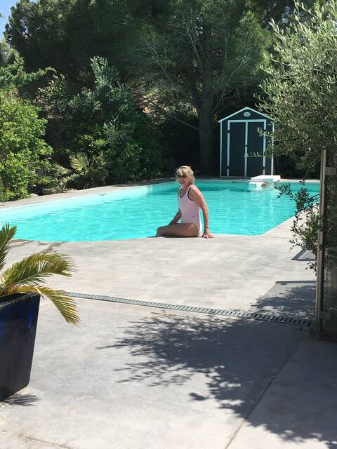 house with garden and pool