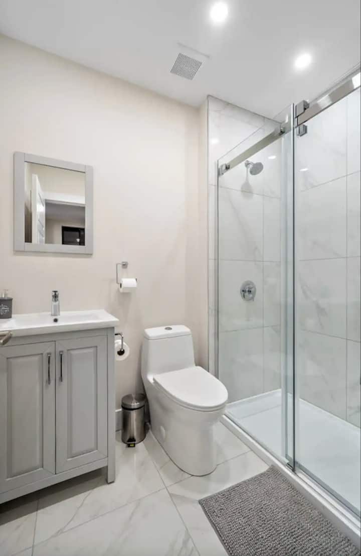 Decarie 306 Entire 1 bedroom apartment MTL - 3