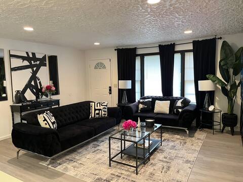 Sleek & Spacious Ranch Style Home