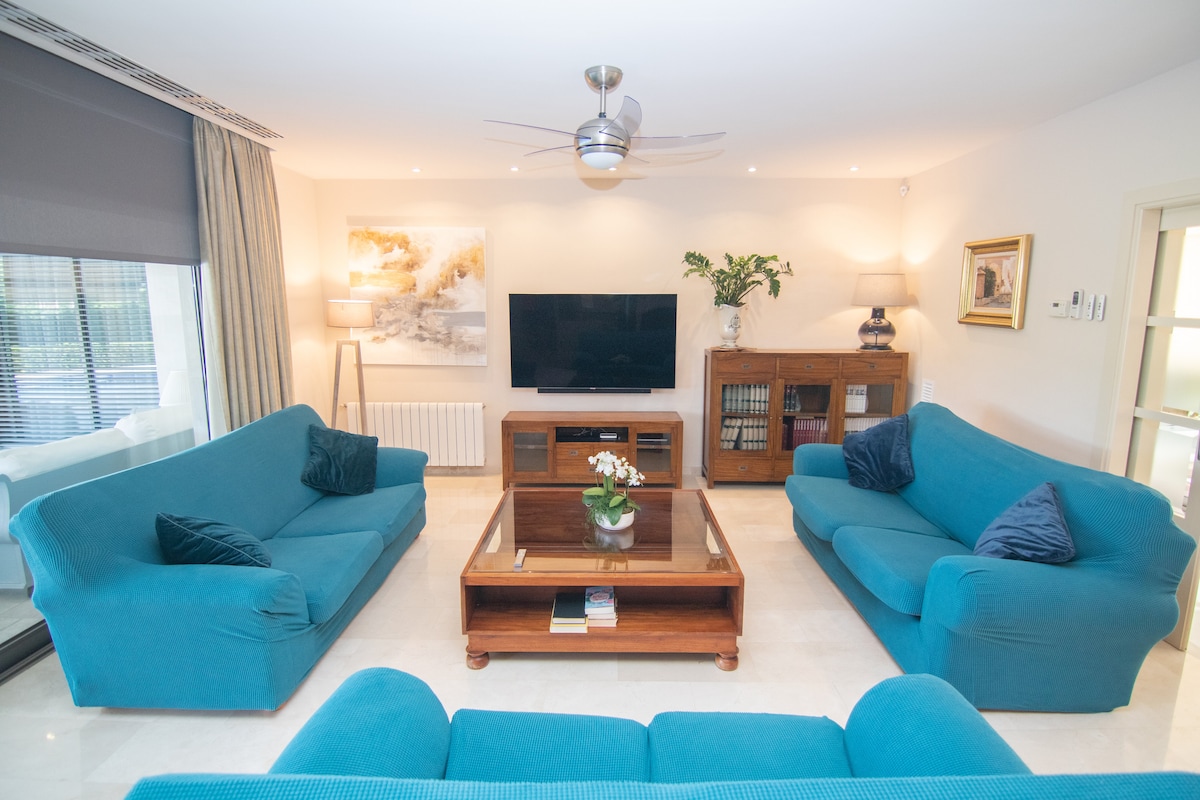 Top performing Airbnb: Bellviure Luxury Villa Mallorca 5* in Illes Balears