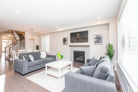 Successful Airbnb property: KASHY HOMES-Immense Home Close to DT and Airport in Riverside South Findlay Creek