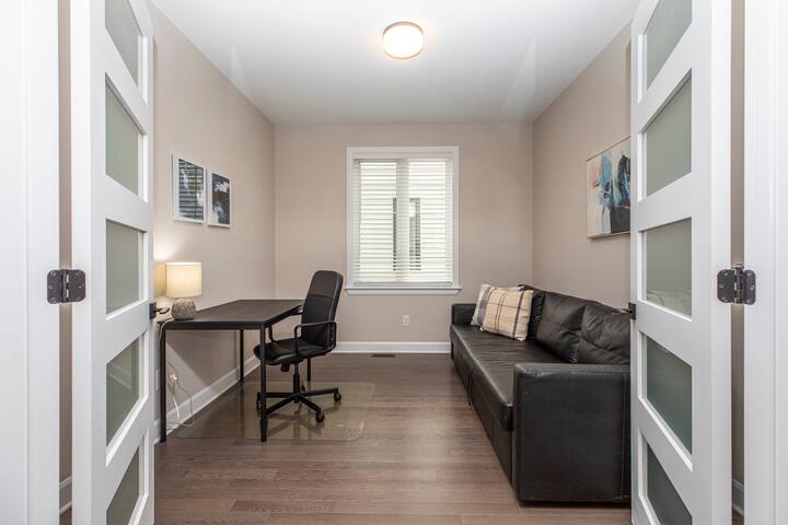 Immense Brand New Home 7min to airport-15min to DT gallery image 5