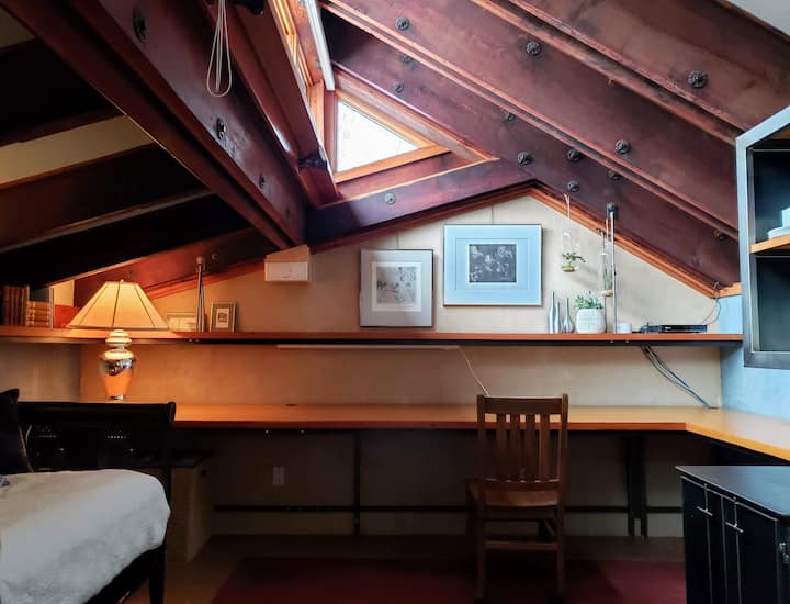 לופט משרדי עם מיטת יום או חדר שינה שני