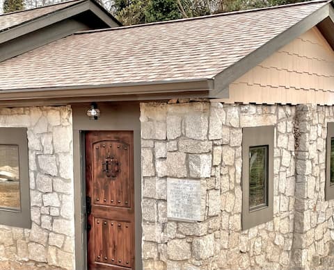 Top Airbnb: The Lodge at Pythian Park in Spartanburg