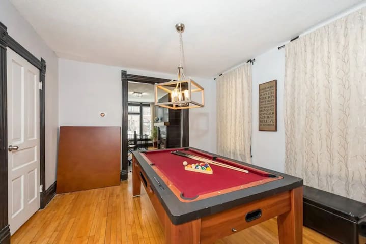 As Seen on TV: Safest Area Lincoln Park Duplex gallery image 2