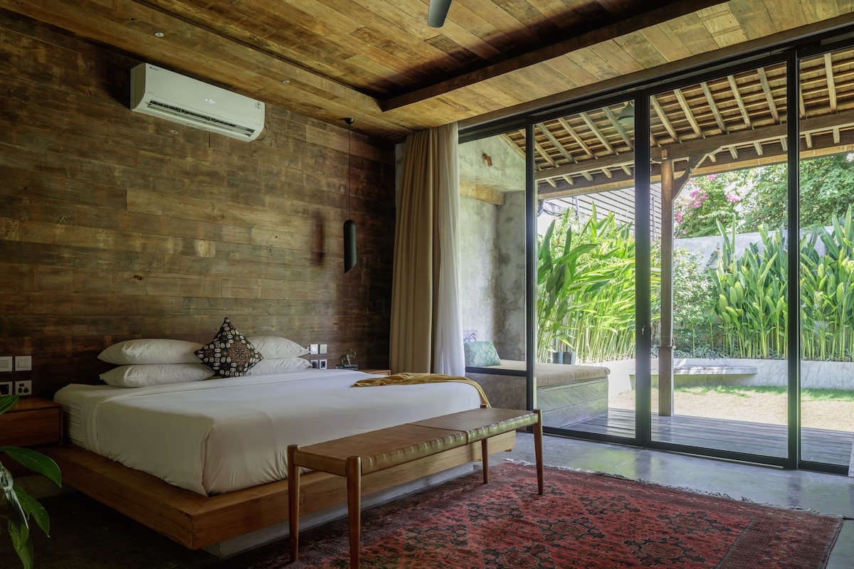 Kitanda cha starehe cha ukubwa wa King katika Chumba cha kulala cha kupendeza