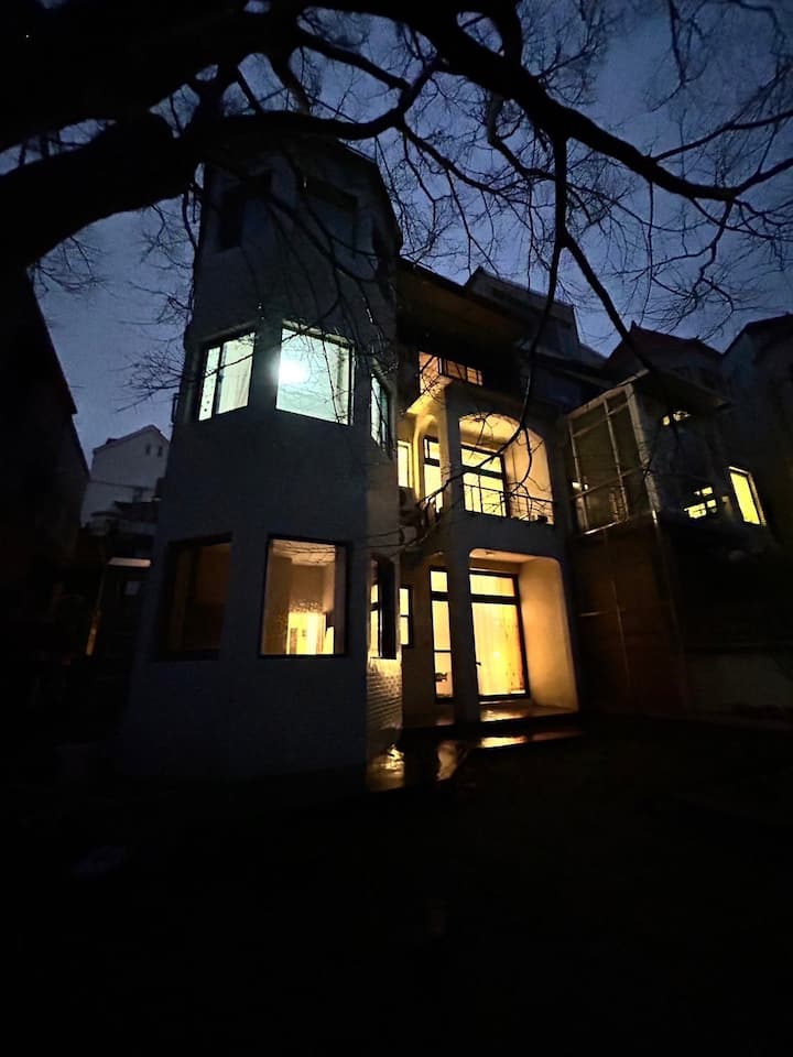 Big Maple House/Private Monthly Rental/6 Double Rooms (4 Bathrooms)