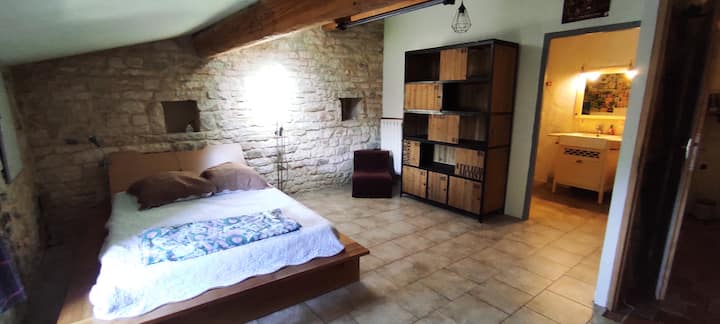 Habitación de los padres , cuna y baño privado