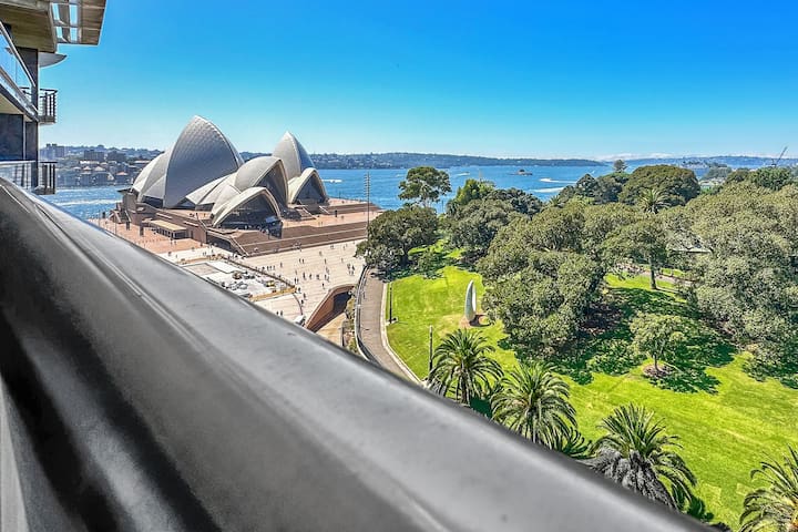 Opera House – 60 sec walk – Quayside