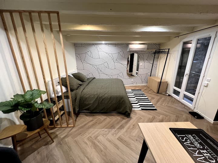 Quiet and airconditioned apartment in the city center Apartments for