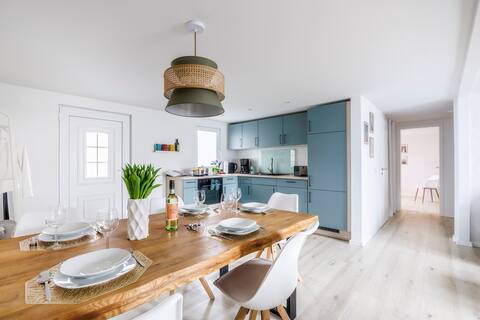 modern cottage close to the beach, parking, WiFi