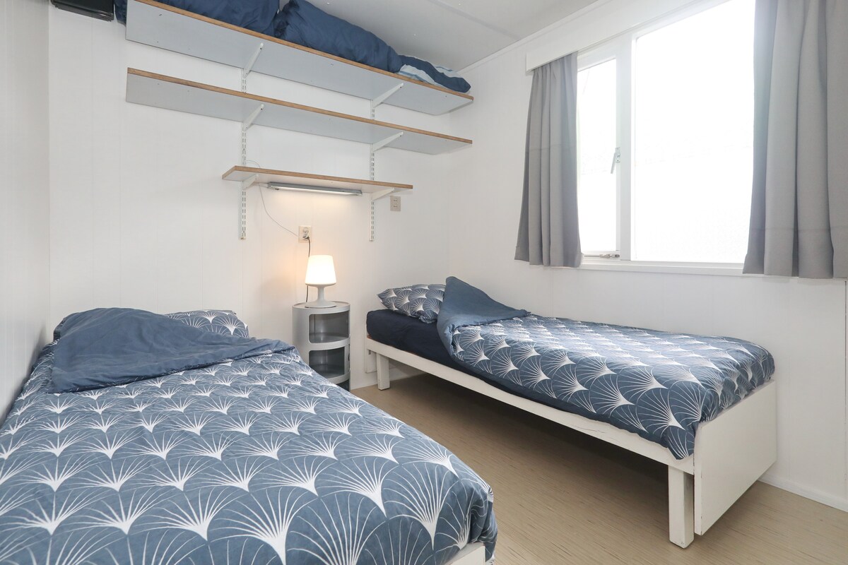 spavaća soba 1: kreveti su široki 70 cm i dužine 190 cm