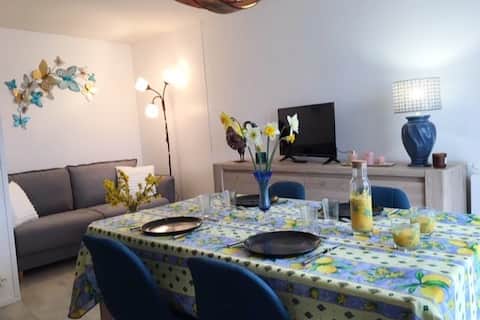 Successful Airbnb property: L'Hippo Cozy duplex with direct beachfront access in Merville Franceville Plage