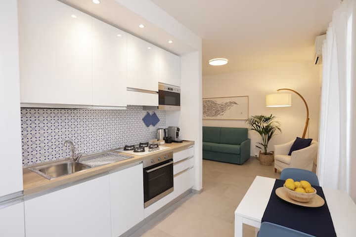 Adamaina - Sea view apartment with free garage