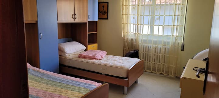 Habitación con las dos camas individuales