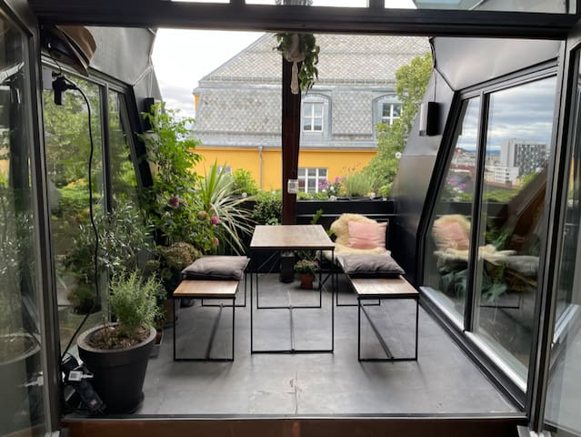 Spacious loft next to the park