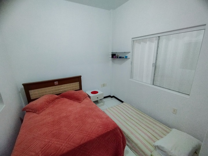 ベッドルーム02 - 01ダブルベッド+ 01シングルマットレス（ 3人）