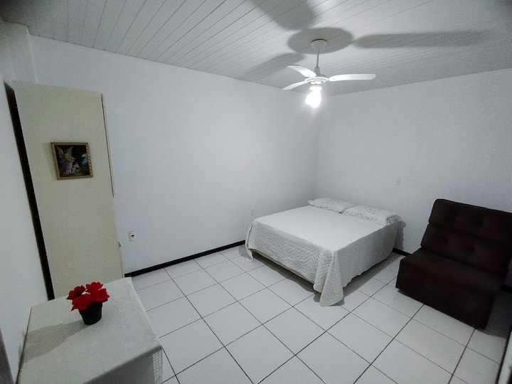 ベッドルーム01 - 01ダブルベッド+ 01シングルマットレス（ 3人）