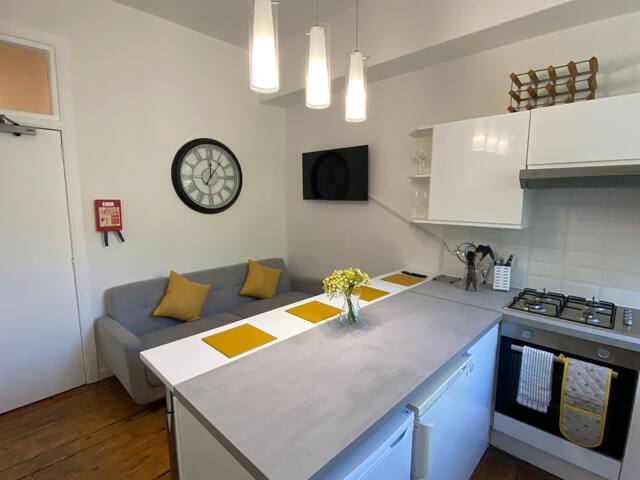 Edinburgh Royal Mile Apartment. gallery image 4