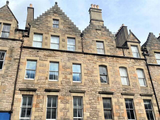 Edinburgh Royal Mile Apartment.