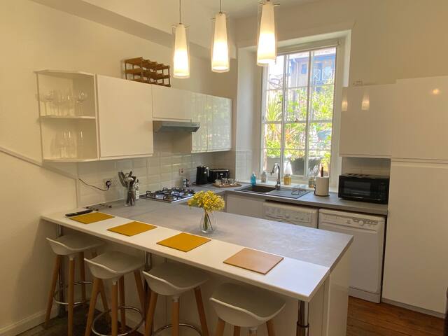 Edinburgh Royal Mile Apartment. gallery image 3