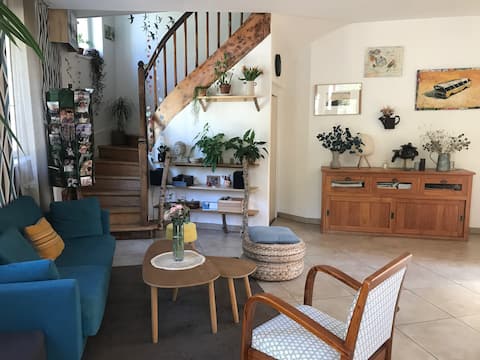 Propriété Airbnb réussie: House with outdoor area, 12-minute walk to the metro à Oullins