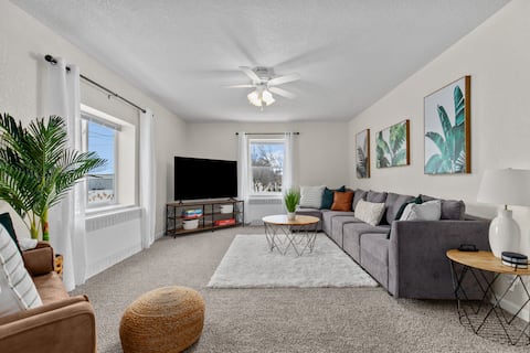 *NEW* Sleeps 8 & Spacious!